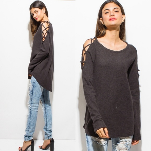 Clearance 🎉HP🎉Black cut out shoulder top - Picture 2 of 4